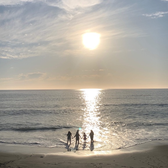 Meet your Posher, Lauren - Picture 2 of 2